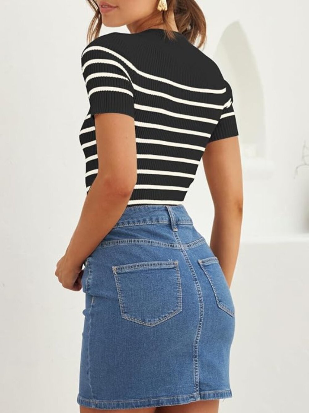 EUC Women's Black & White Striped Short Sleeve Crewneck Ribbed Shirt Sz L - Picture 3 of 6